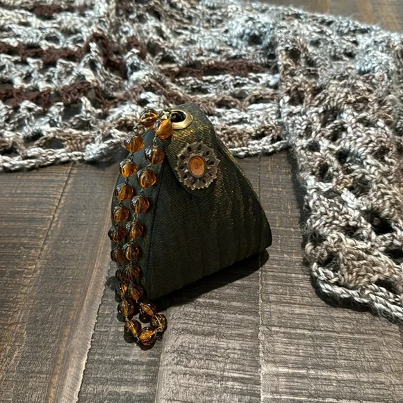 The Scala collection hat, hand knitted cashmere scarf & pure silk purse bundle - Picture 13 of 16